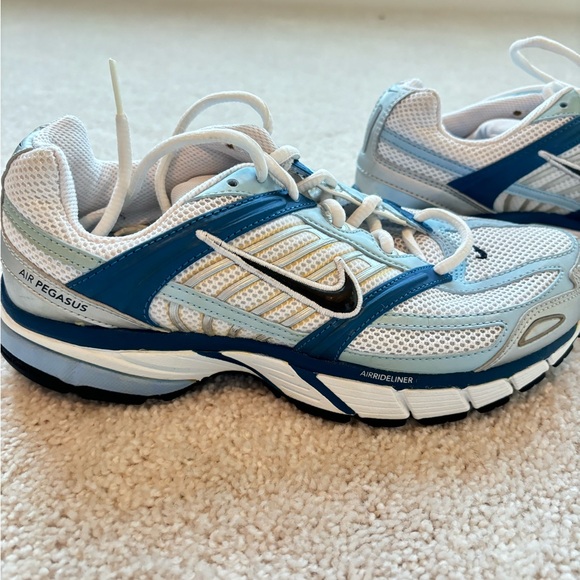 Nike sneakers - Picture 2 of 5